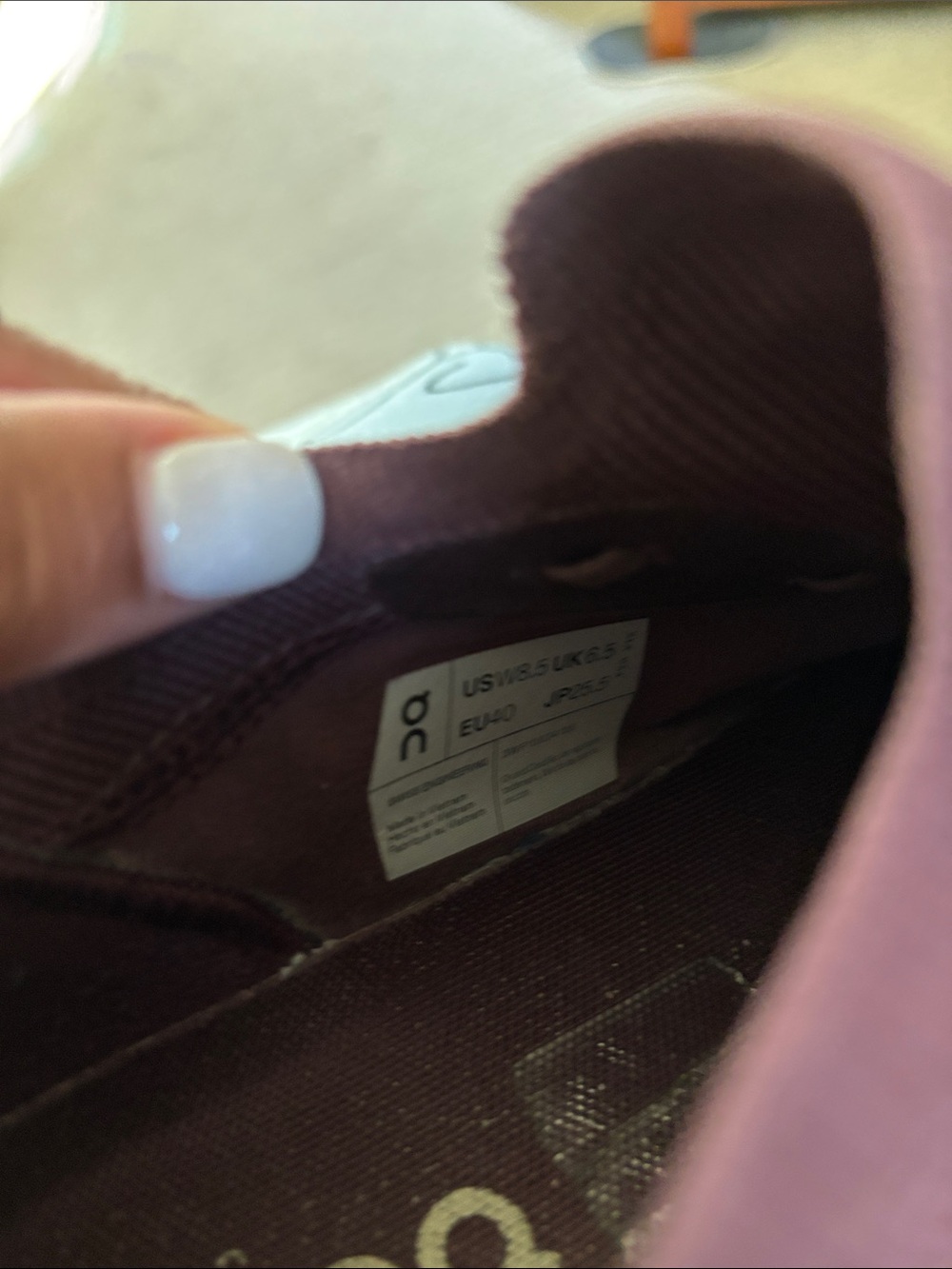 On Running Cloud versa women Running Shoes - mulberry white 8.5 - Picture 10 of 10